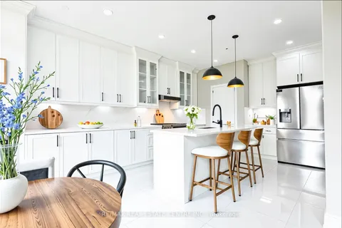 25 Giltspur Drive, ON L7A 0G2