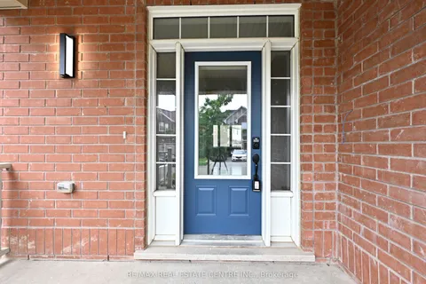 25 Giltspur Drive, ON L7A 0G2
