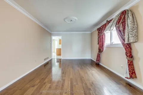 102 Sunforest Drive, ON L6Z 4B2