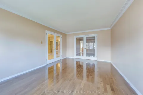 102 Sunforest Drive, ON L6Z 4B2