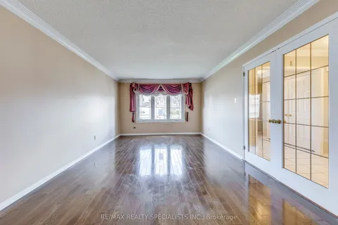 102 Sunforest Drive, ON L6Z 4B2