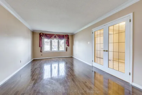 102 Sunforest Drive, ON L6Z 4B2