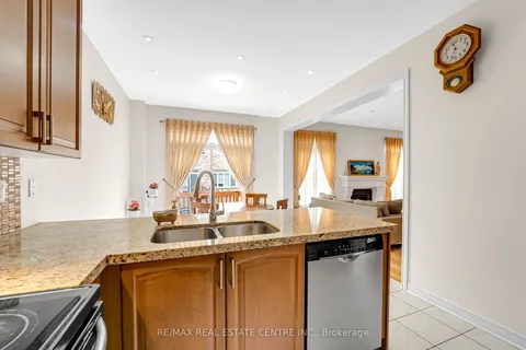 18 Kawana Road, ON L6Y 0W2