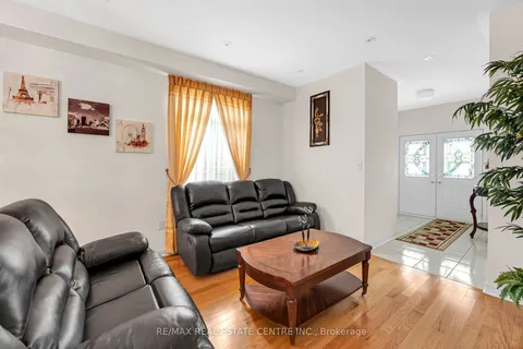 18 Kawana Road, ON L6Y 0W2