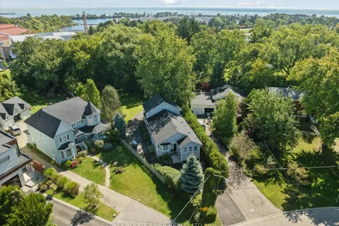 708 Montbeck Crescent, ON L5G 1P3