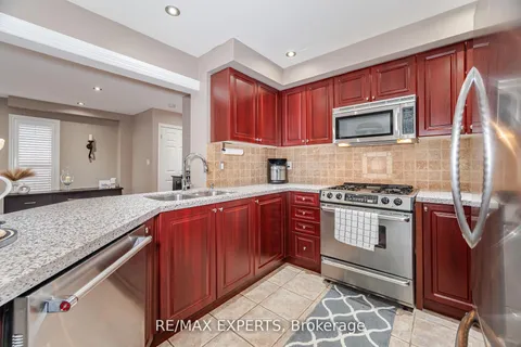 5 Leamster Trail, ON L7C 1G9