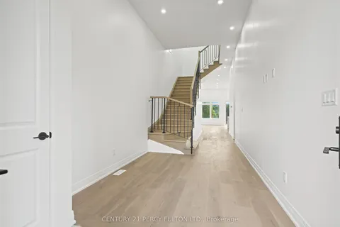 6618 Harmony Hill, ON L5W 1S5