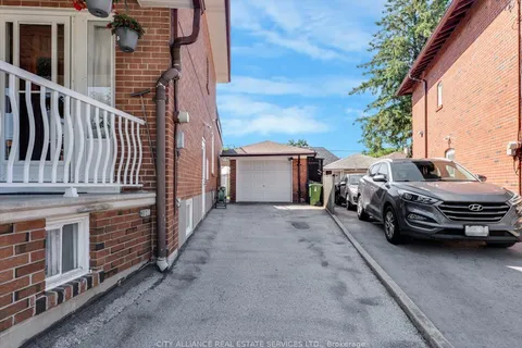 122 Brookhaven Drive, ON M6M 4P2