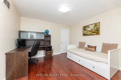 5730 Macphee Road, ON L5M 7B2