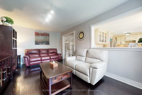 656 Esprit Crescent, ON L5R 3B9