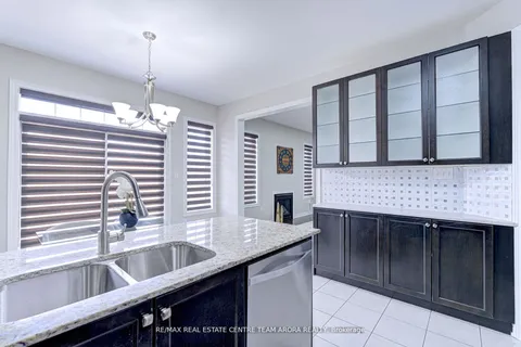 9 Borrelli Drive, ON L6Y 5W9