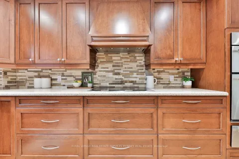 1910 Stoneybrook Court, ON L5L 3W2