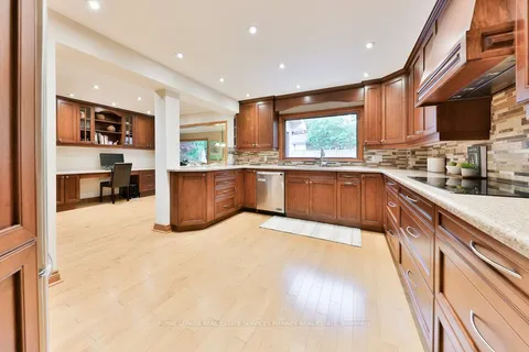 1910 Stoneybrook Court, ON L5L 3W2