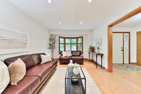 1910 Stoneybrook Court, ON L5L 3W2