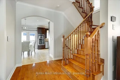 104 Earlsbridge Boulevard, ON L7A 3W7