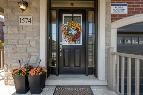 1574 Kovachik Boulevard, ON L9E 1T4