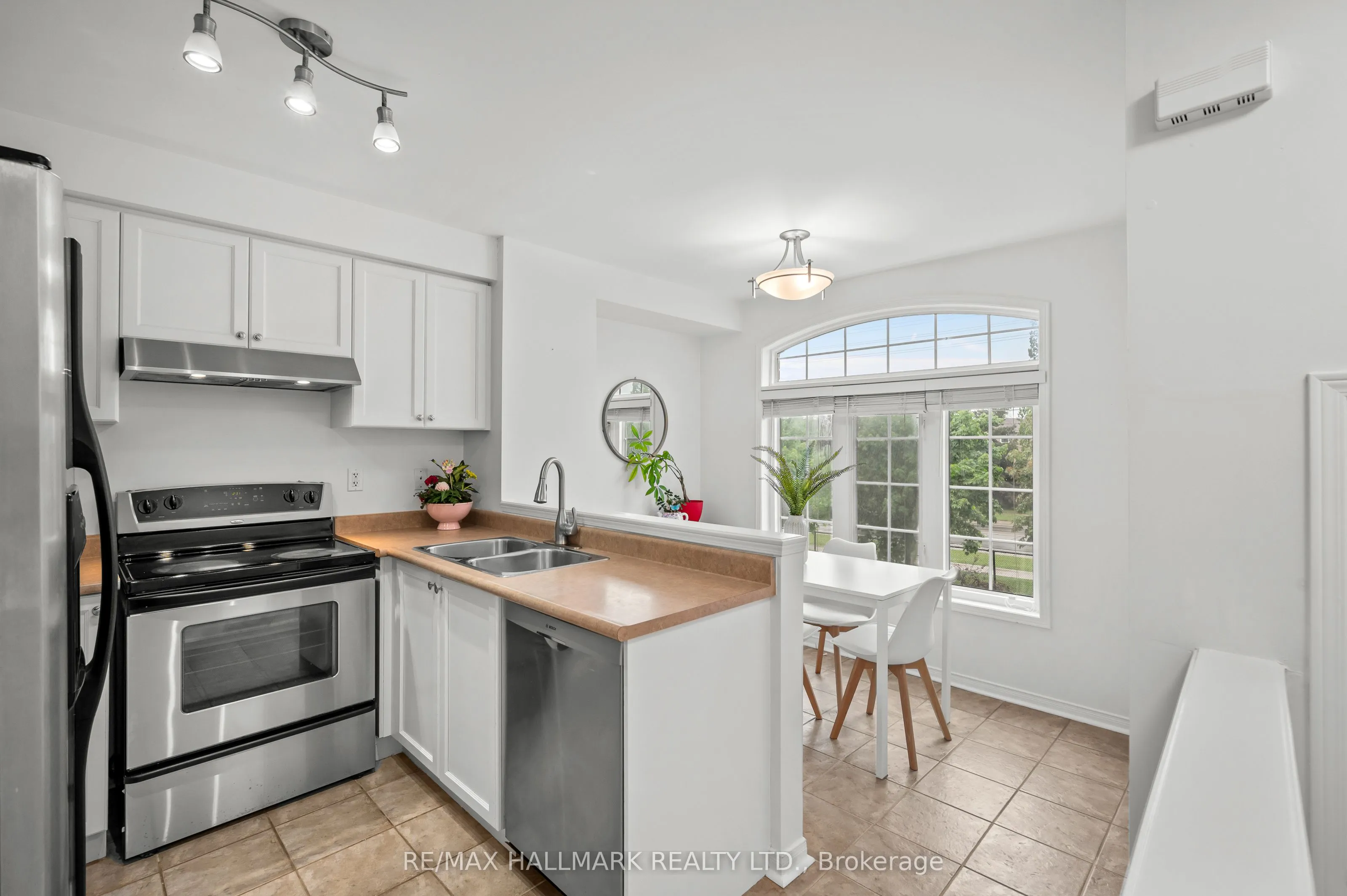 3301 Redpath Circle, ON L5N 8R3