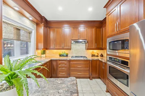 13 Laurentide Crescent, ON L6P 1Y4
