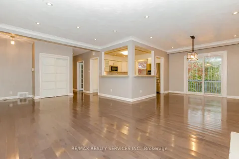 1259 Twin Oaks Dell Drive, ON L5H 3J7