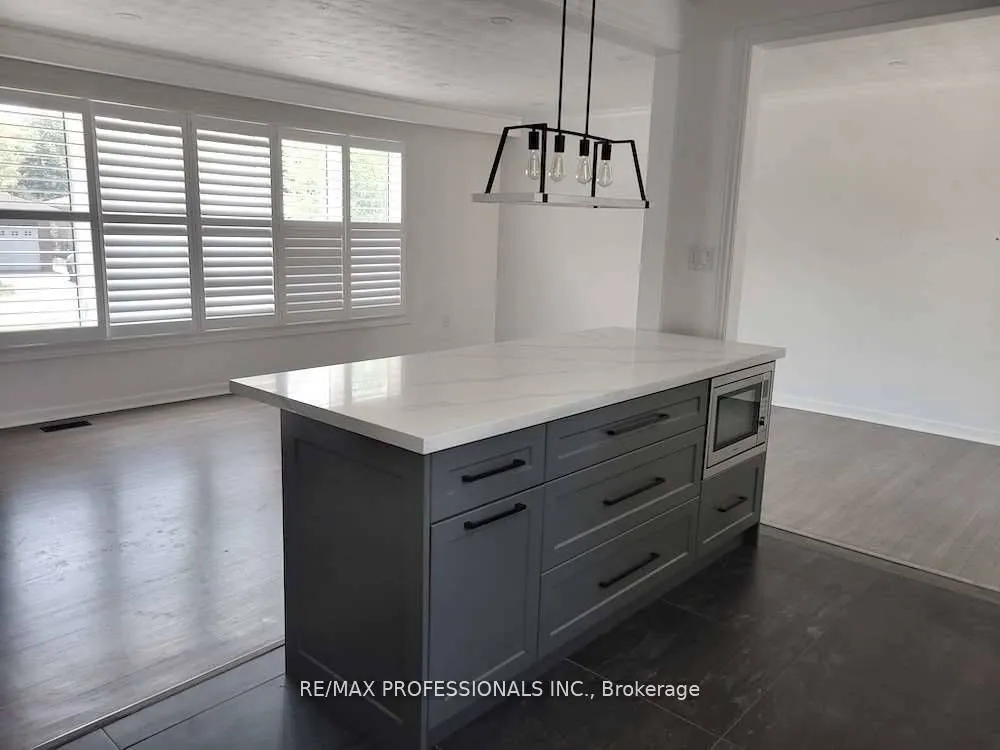 15 Ridge Drive, ON L6H 1B7