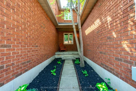 1380 Treeland Street, ON L7R 4P4