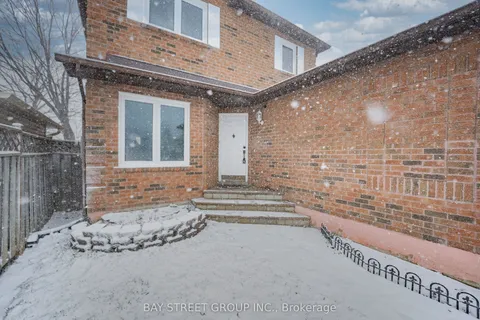 3249 Greenbelt Crescent, ON L5N 5X8