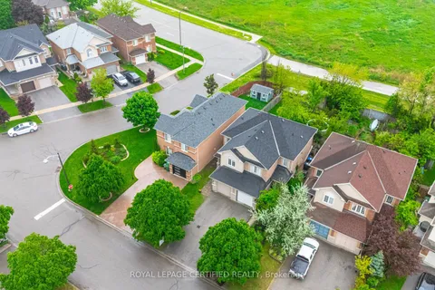 4 Hesketh Court, ON L7C 1C7