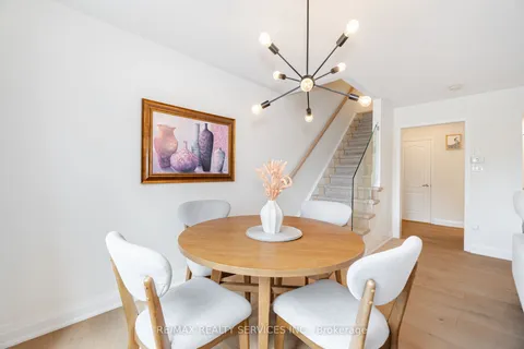 900 Brassard Circle, ON L9T 8E3