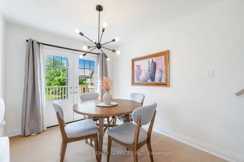 900 Brassard Circle, ON L9T 8E3