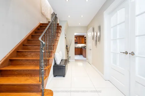 1559 Northmount Avenue, ON L5E 1Y9