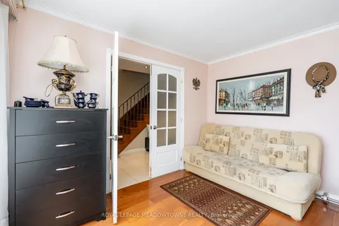 1559 Northmount Avenue, ON L5E 1Y9