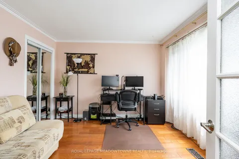 1559 Northmount Avenue, ON L5E 1Y9