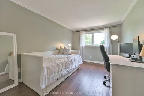 252 Royal Salisbury Way, ON L6V 3H4
