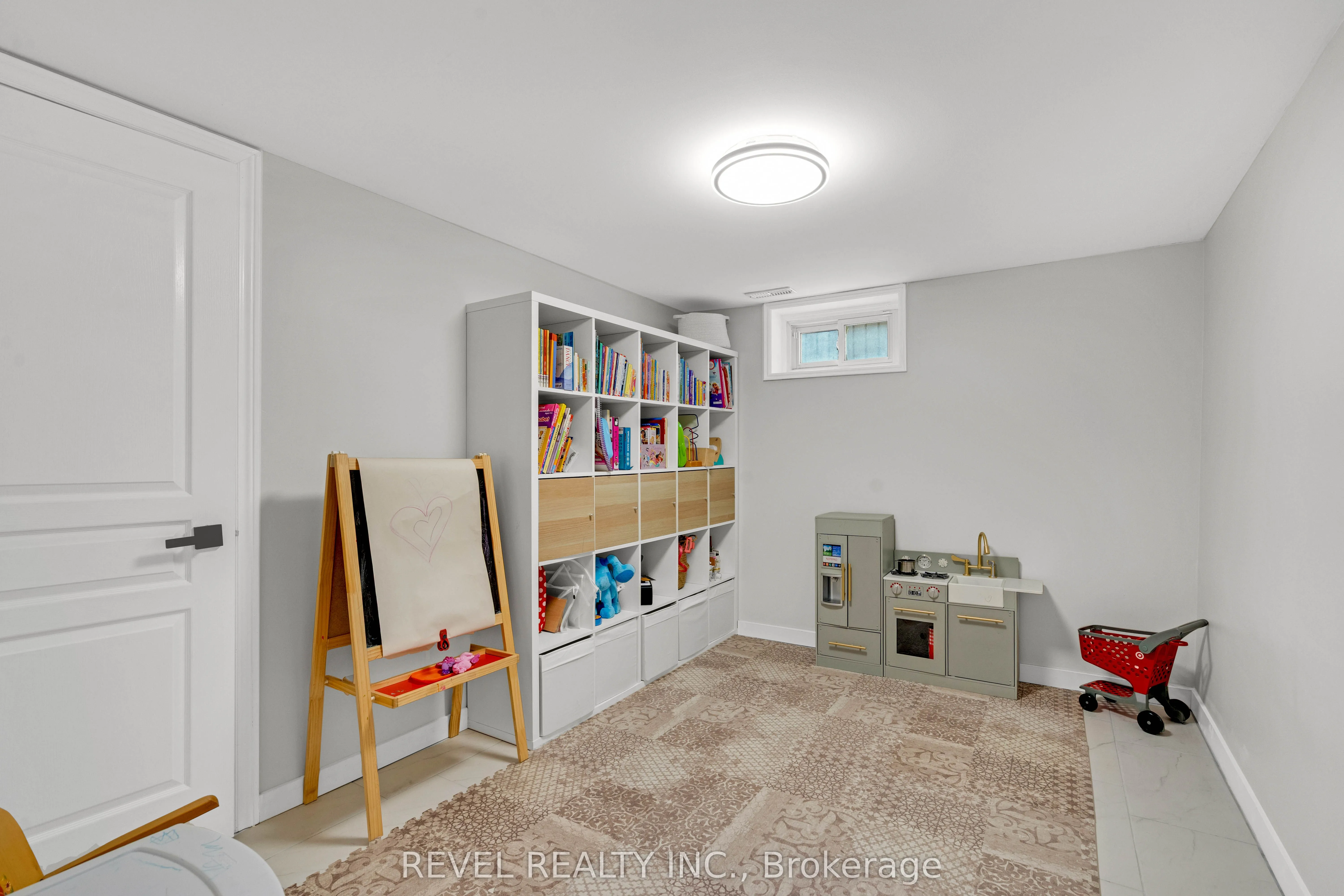 294 Henderson Street, ON L7E 4X8