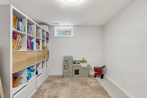 294 Henderson Street, ON L7E 4X8