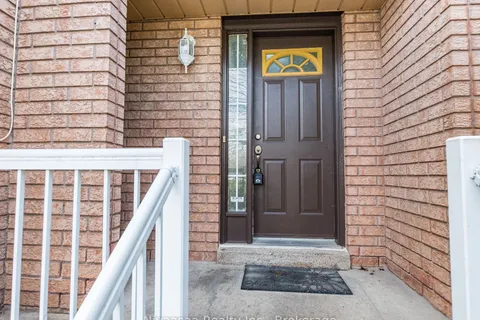 32 Twin Pines Crescent, ON L7A 1M6