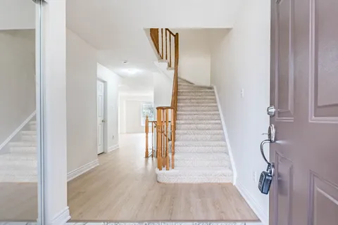 32 Twin Pines Crescent, ON L7A 1M6