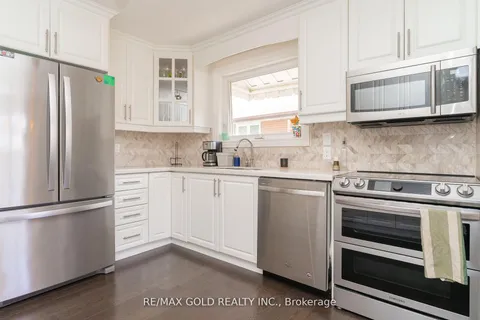 28 Earlton Court, ON L6T 2B8