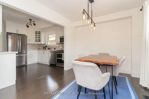 28 Earlton Court, ON L6T 2B8