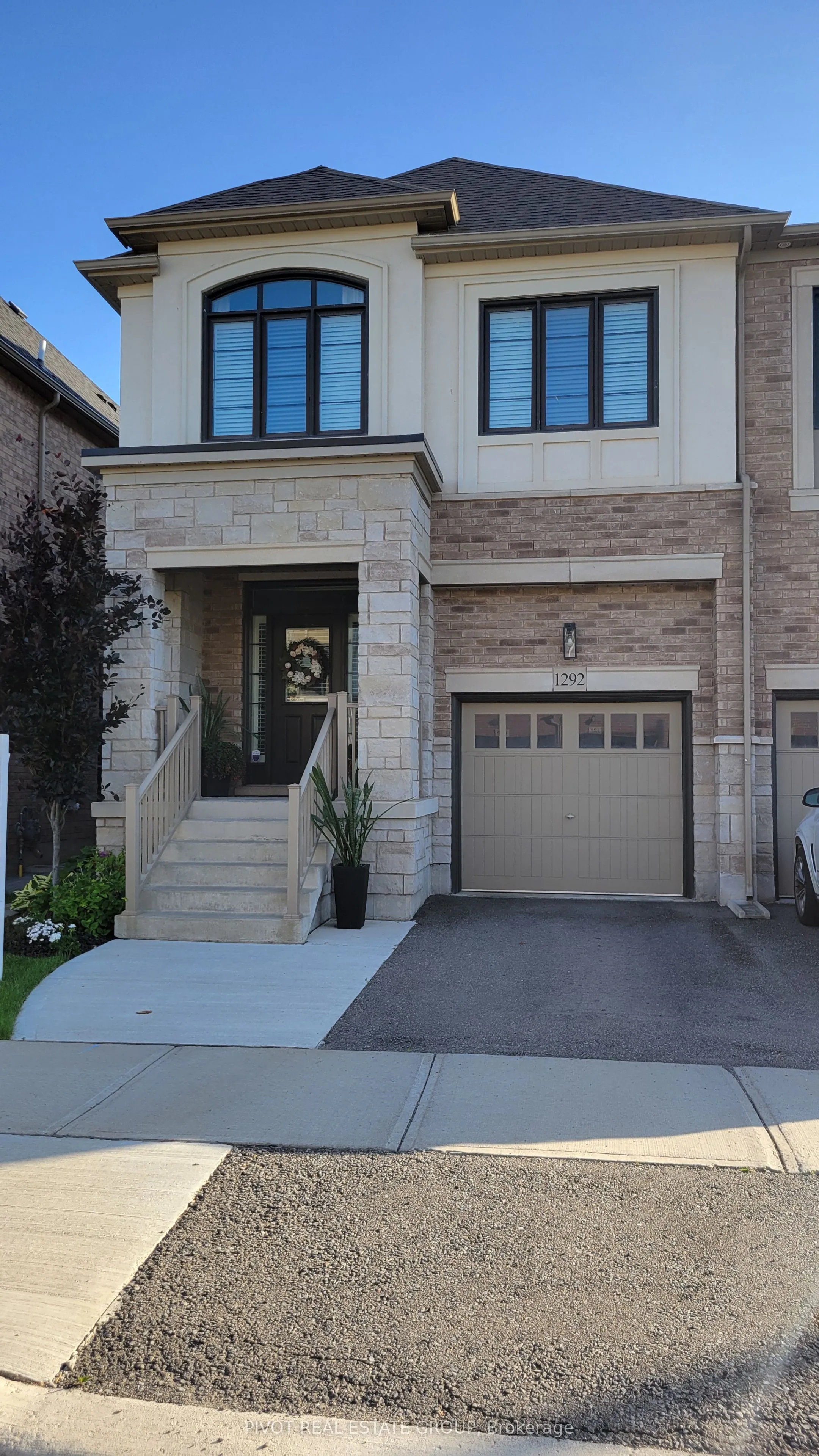 1292 Clarriage Court, ON L9E 1J4