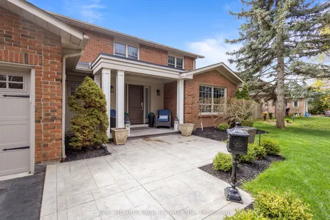 1560 Ifield Road, ON L5H 3W1