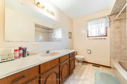 4257 Starlight Crescent, ON L4W 4R4