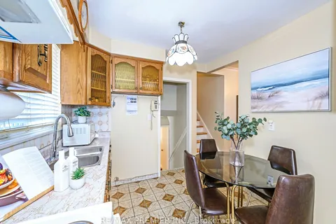 7 Lantos Court, ON M3M 1G3