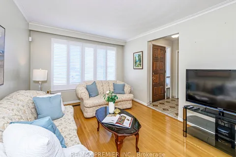 7 Lantos Court, ON M3M 1G3
