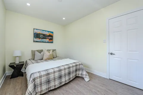 9 Aloma Crescent, ON L6T 2N8