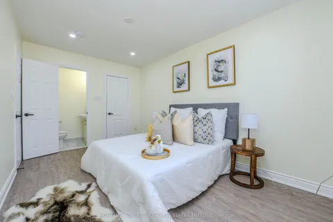 9 Aloma Crescent, ON L6T 2N8
