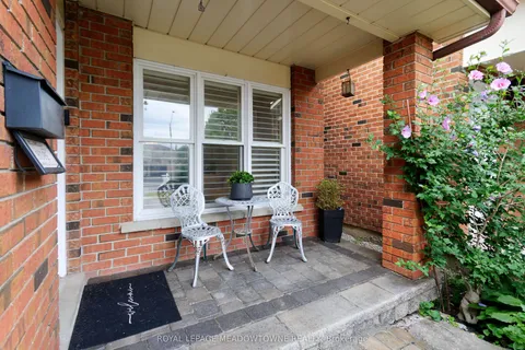 4320 Shelby Crescent, ON L4W 3T3