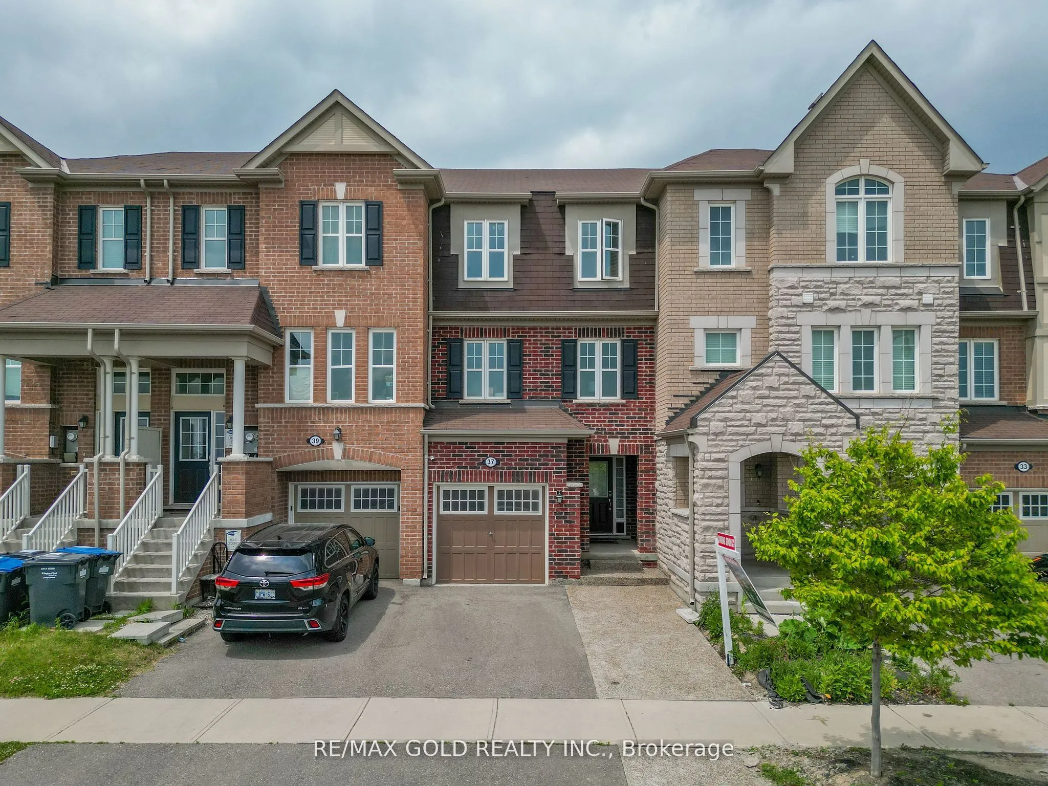37 Baycliffe Crescent, ON L7A 3Z3