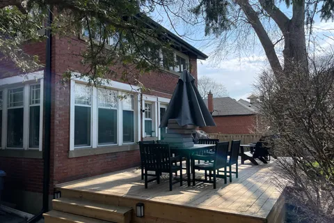 26 Brant Avenue, ON L5G 3N8