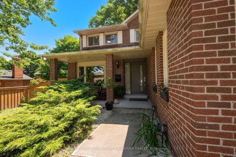 1712 Fifeshire Court, ON L5L 3L6